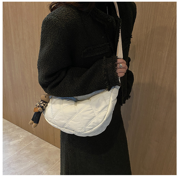 The new, trendy and fashionable single-shoulder crossbody bag with diamond-patterned embroidery thread for women in 2021, the popular dumpling bag pic 57