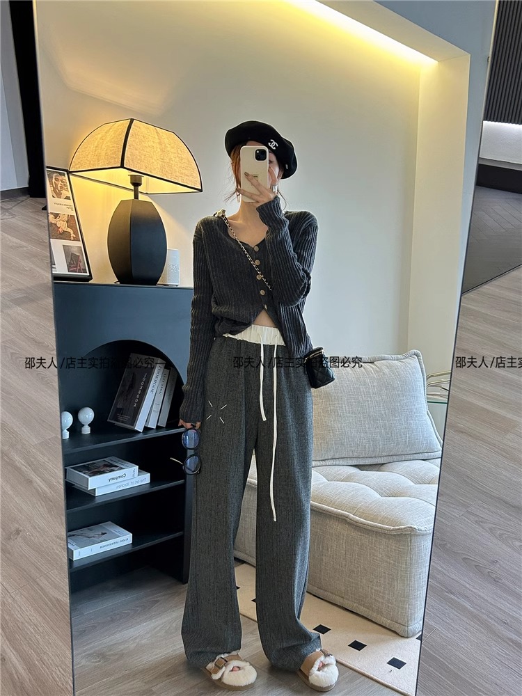 2024年新款女装秋季韩版薄款V领长袖针织开衫 宽松显瘦短款外穿上衣 女装加工精致时尚详情6