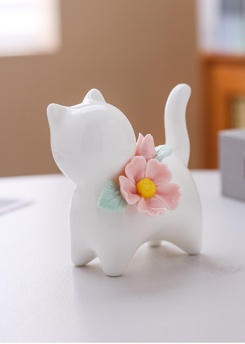 2026 Chinese-style creative ceramic ornaments, hand-molded mini cartoon bear, white high-end home decoration handicrafts pic 6