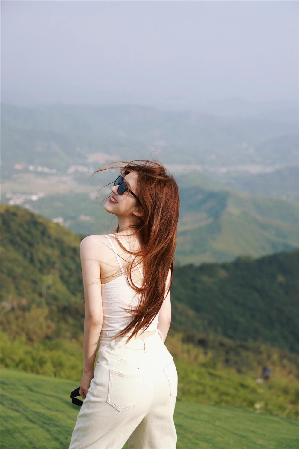 赵露思同款白色吊带背心女夏季薄款外穿内搭带胸垫一体式打底上衣详情18