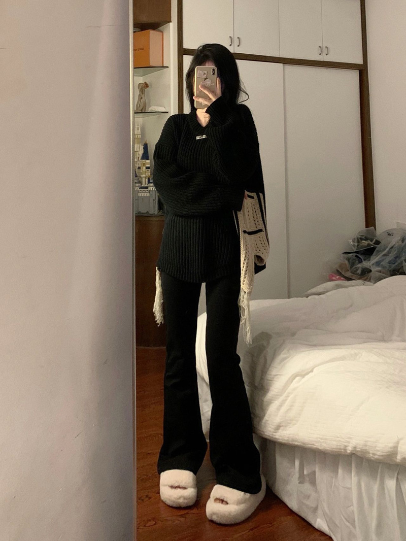Black slightly flared jeans for women in spring and autumn are versatile. The new high-waisted Korean style slimming flared trousers for spring and summer are trendy pic 3
