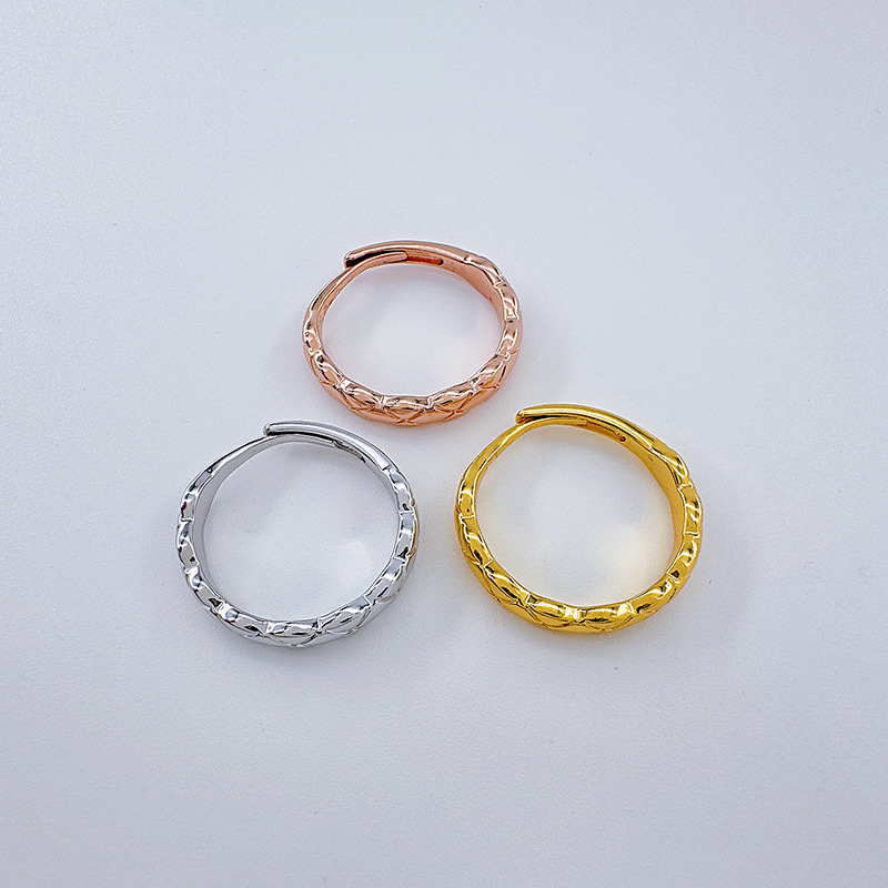 柏伶饰品新款小香风菱格戒指纹经典戒指窄版镶钻光面情侣对戒批发详情13