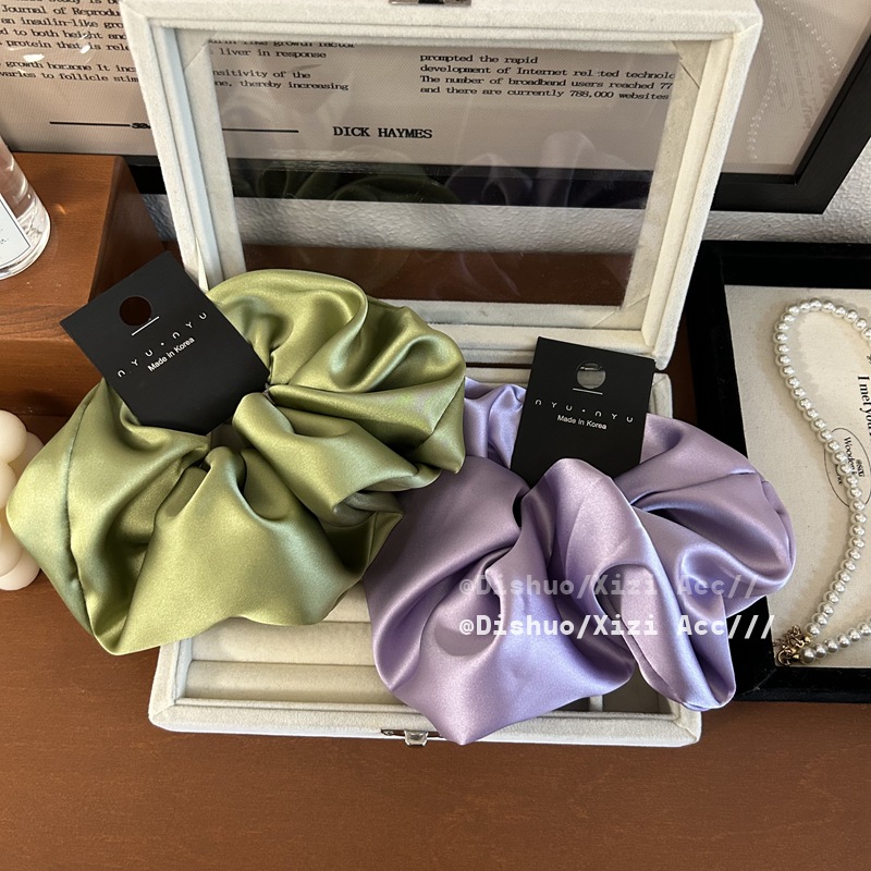 High-quality, retro large intestine hair band with a large 18cm diameter satin finish, exuding a fashionable and high-end vibe. Large intestine hair band headband pic 6