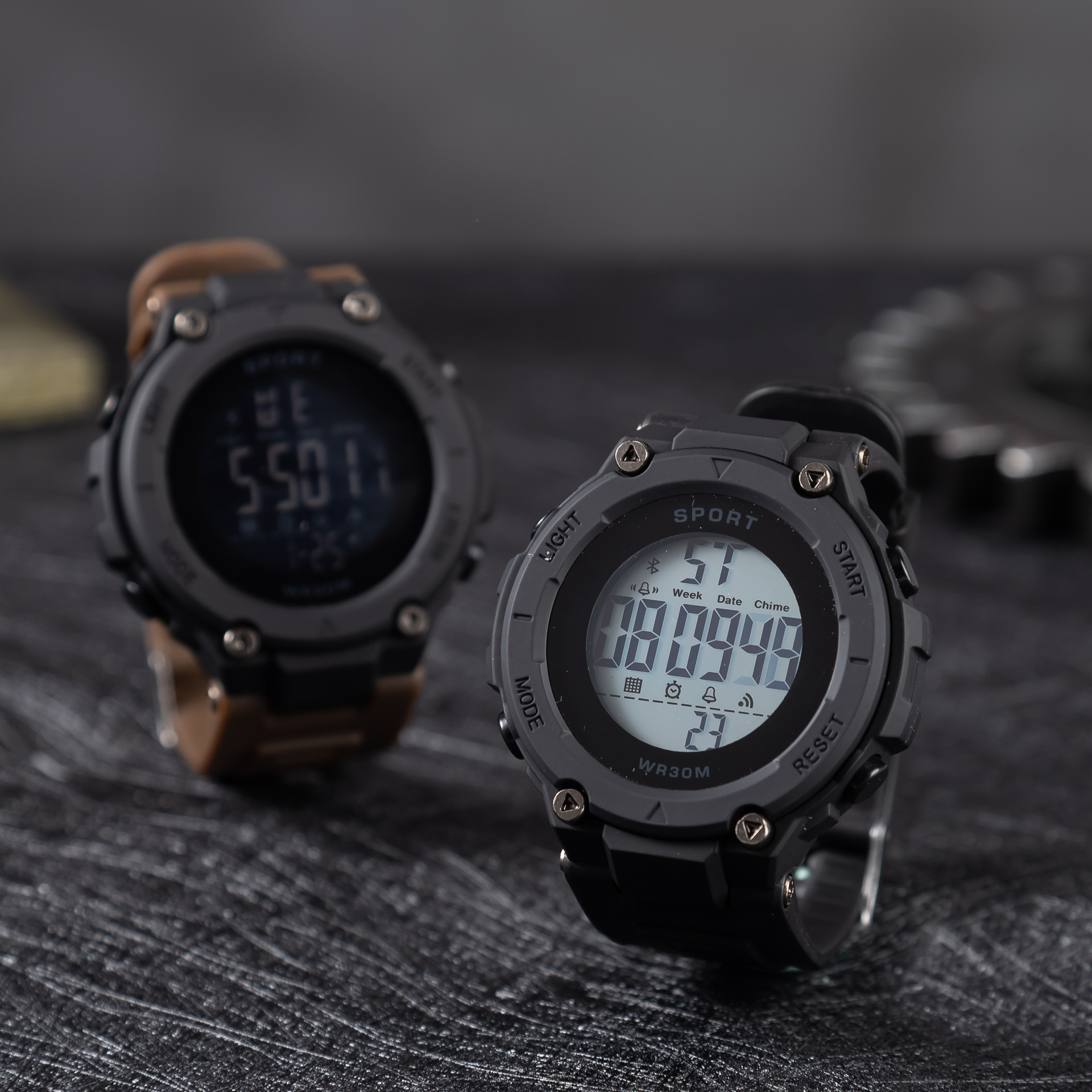 新款数显男士深度防水手表多功能夜光户外休闲学生圆形电子表详情4