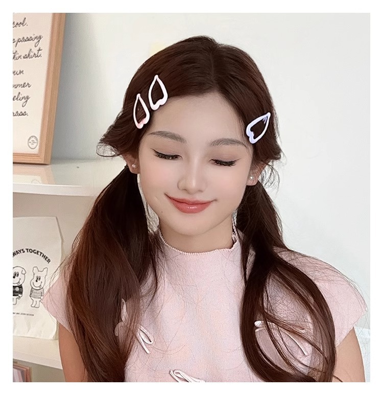 2024年新款儿童五角星星发夹 碎发BB夹子 前额侧边刘海夹 女头饰 发卡 温馨可爱设计
详情19