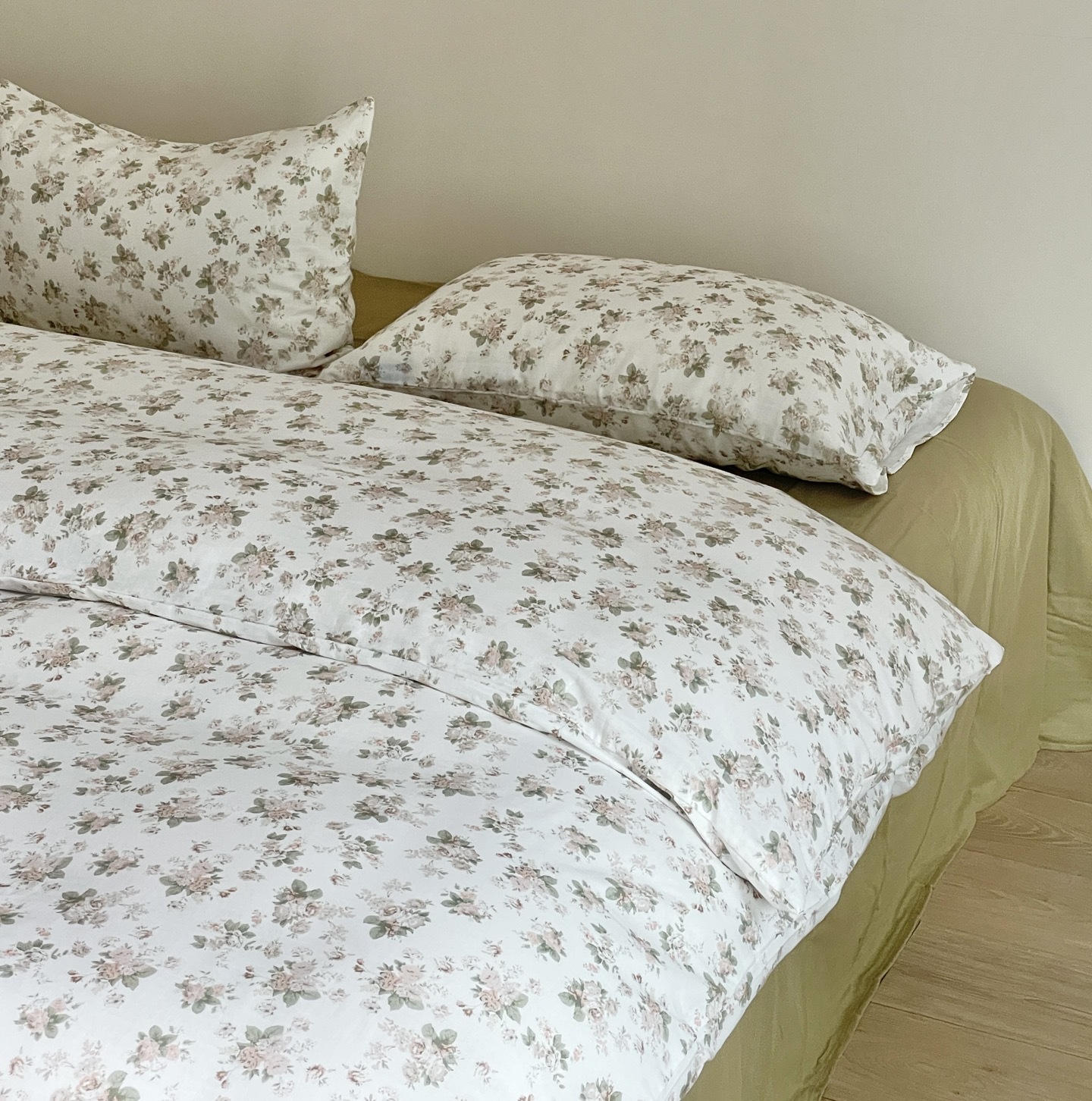 A set of three or four pieces with fresh small floral print double-layer yarn, pure cotton soft naked sleeping quilt cover and cartoon bedding pic 79