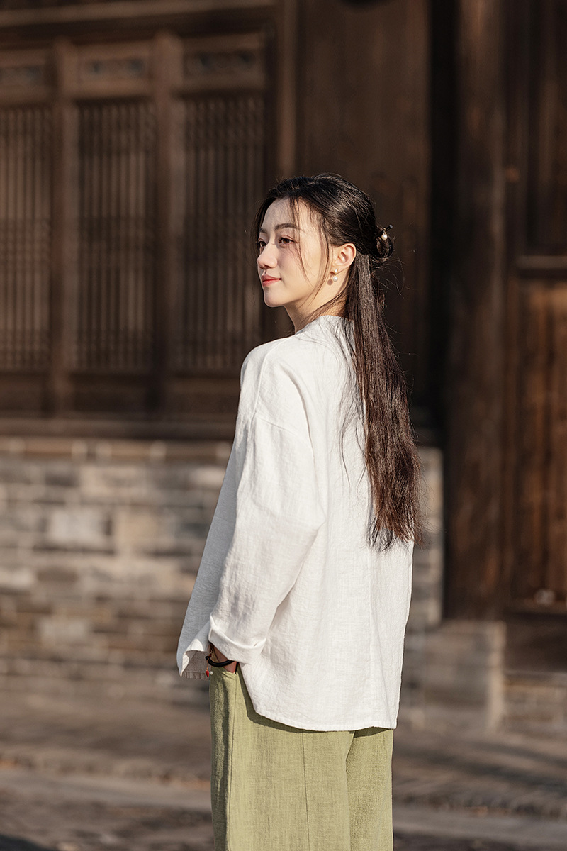 2025春夏新款棉麻女装复古立领偏襟拼色砂洗盘扣上衣长袖女式衬衫详情25