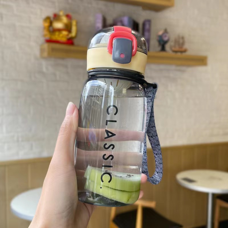 The new summer model of the Strawberry Life Portable Cup features a one-button press with a pop-up lid. The capacity is selectable and it comes with a portable handle pic 14