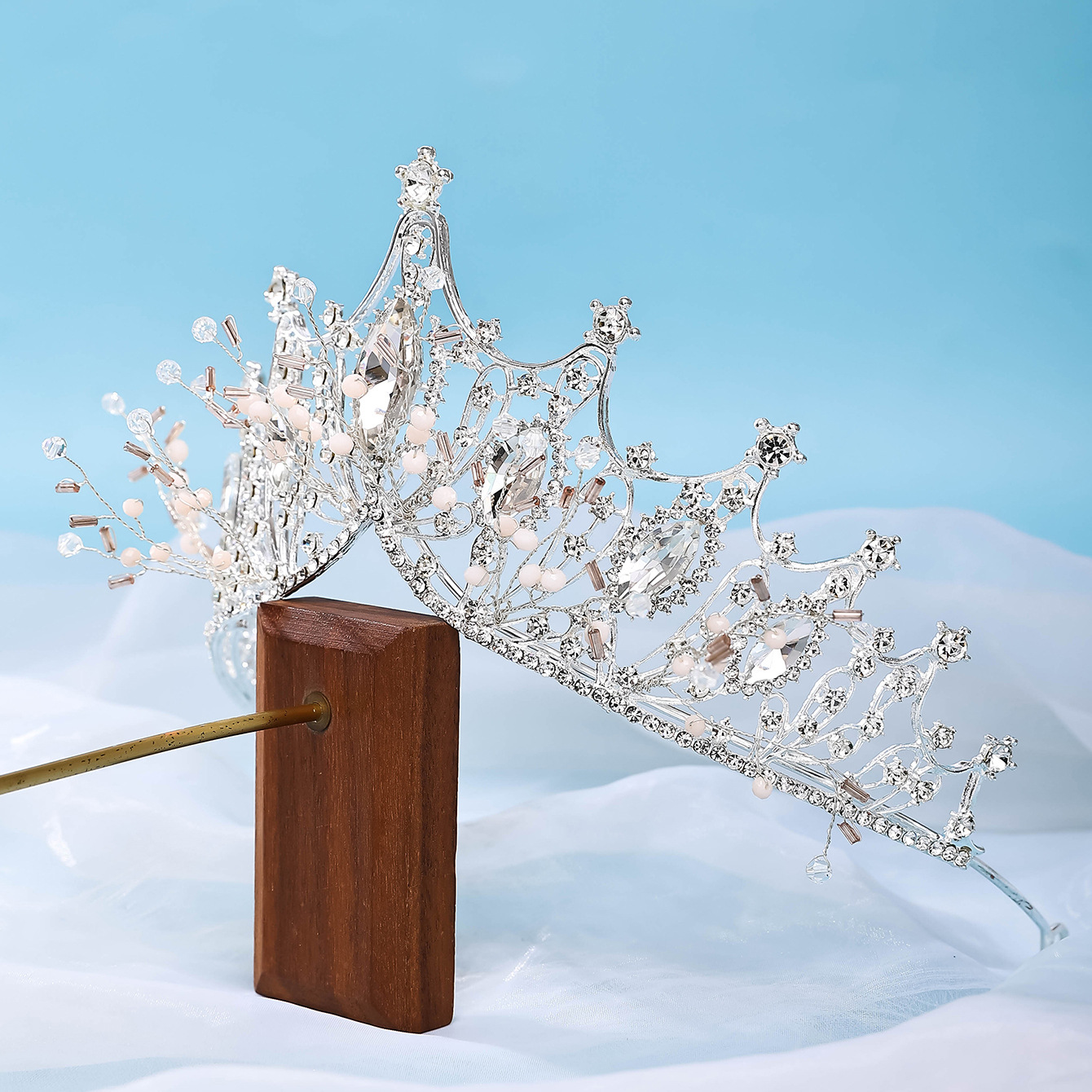 Nuevo estilo nupcial coronas coreanas blanco strass hecho a mano tocados vestidos de novia accesorios de fotografía vestidos de boda accesorios para el cabello pic 23