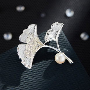 轻奢微镶满锆银杏叶胸针高级感铜合金真金电镀淡水珍珠精致女别针详情4