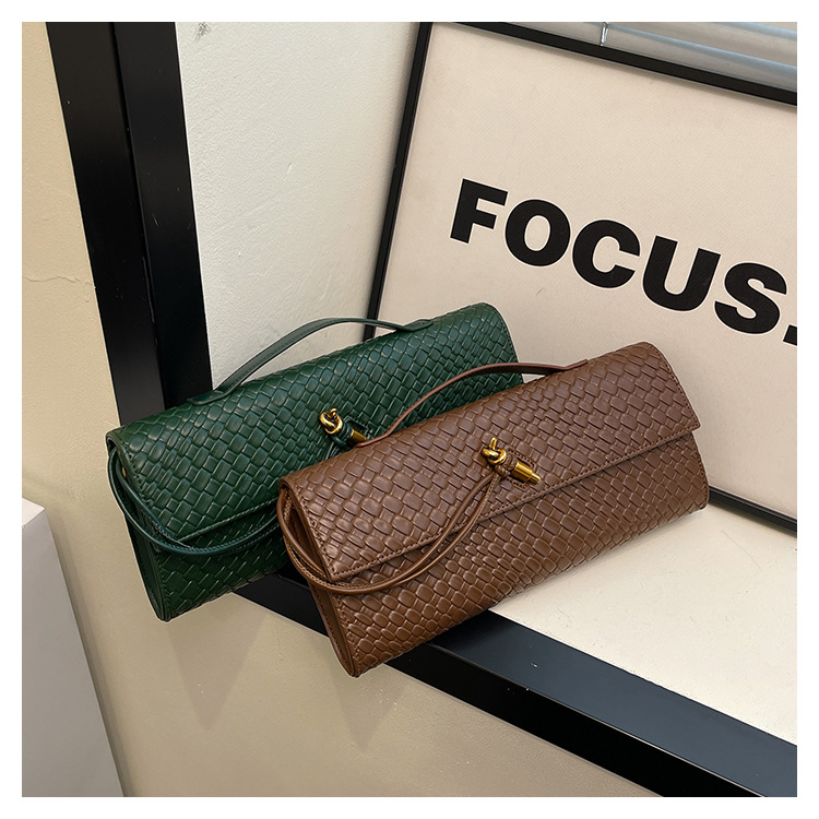 A new cross-border woven pattern single-shoulder crossbody bag with a retro texture, a hand-held baguette bag, and a versatile and elegant evening clutch pic 18