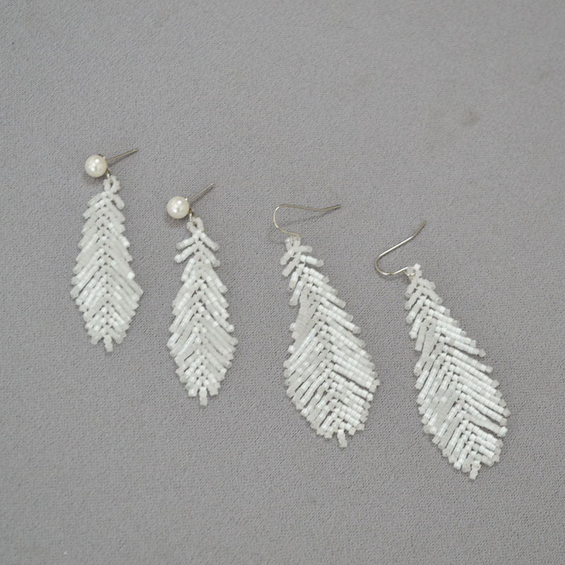 欧美小众设计简约白色羽毛古董珠手工编织个性气质高级感耳环耳饰详情14