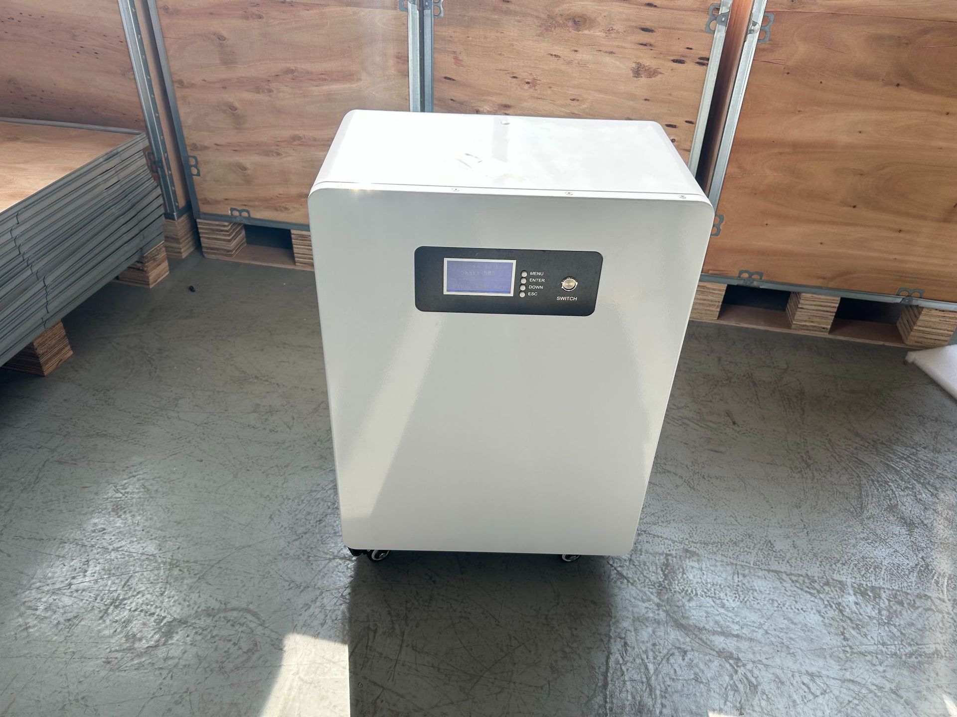 Cross-border foreign trade white floor-standing photovoltaic energy storage battery 25.6V300Ah lithium iron phosphate 7.5 KWH power supply equipment pic 3