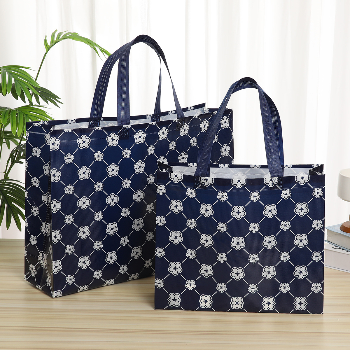 亚马逊跨境现货批发 圣诞时尚覆膜无纺布袋 购物手提袋 防水收纳袋 环保耐用详情18