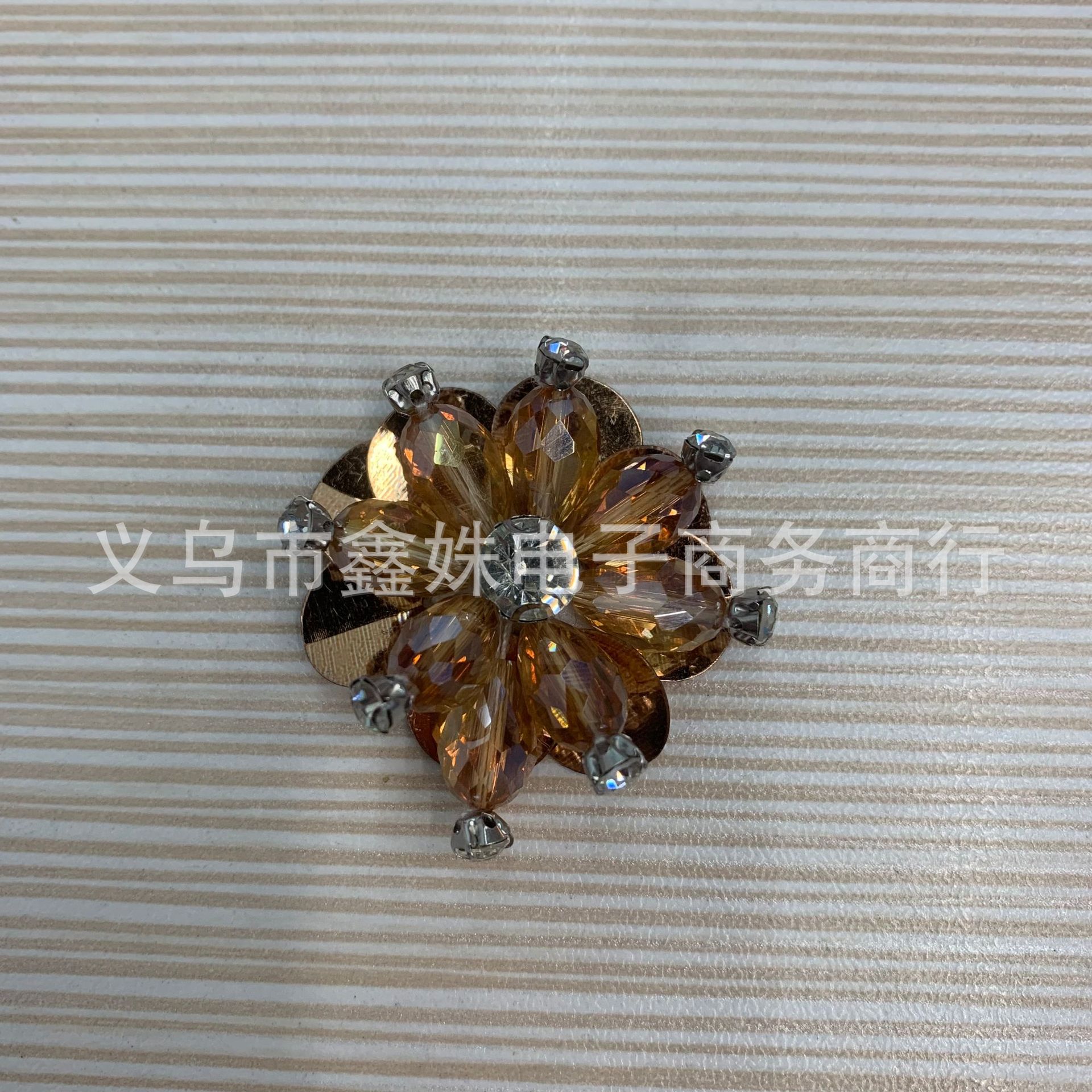 Камелия из гирлянды, гвозди с бусами, аксессуары DIY pic 30