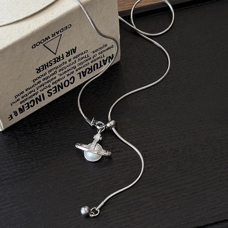 2024新款珍珠土星吊坠项链高级感抽拉可调节秋冬钛钢毛衣链配饰女详情4