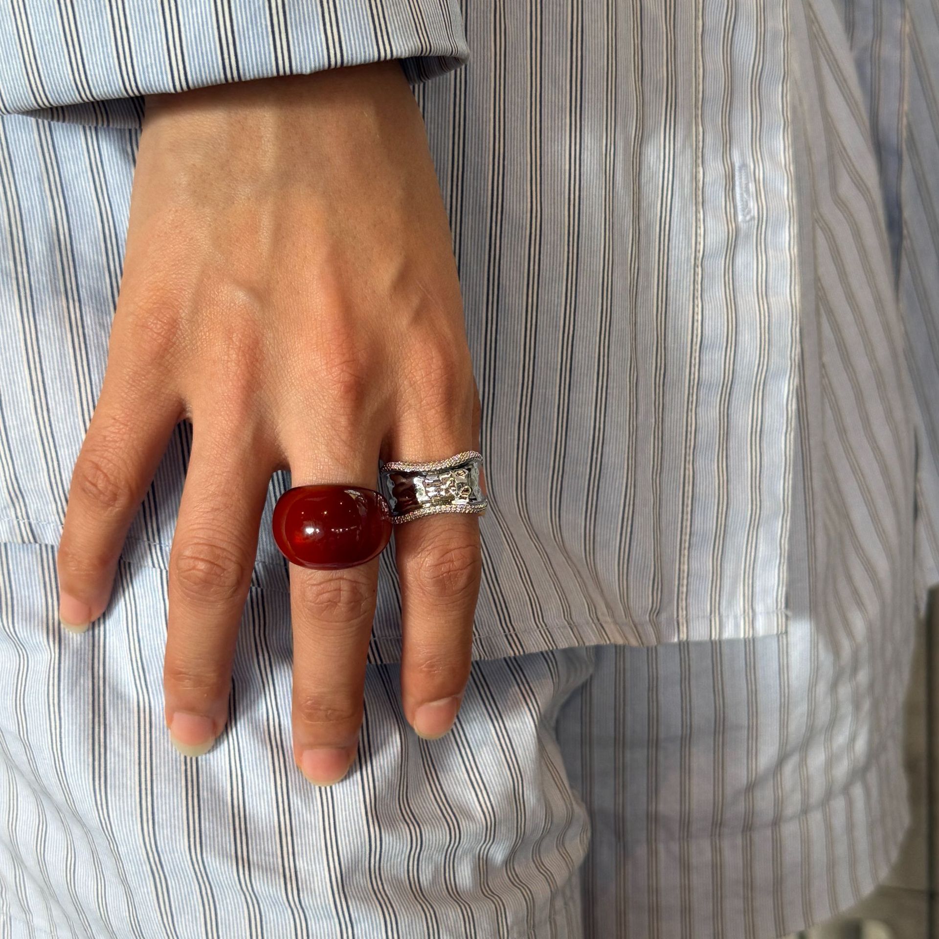 A niche and unique irregular-shaped resin ring with a cold opening shows off. The open copper electroplated ring pairs well with a versatile ring for women pic 22