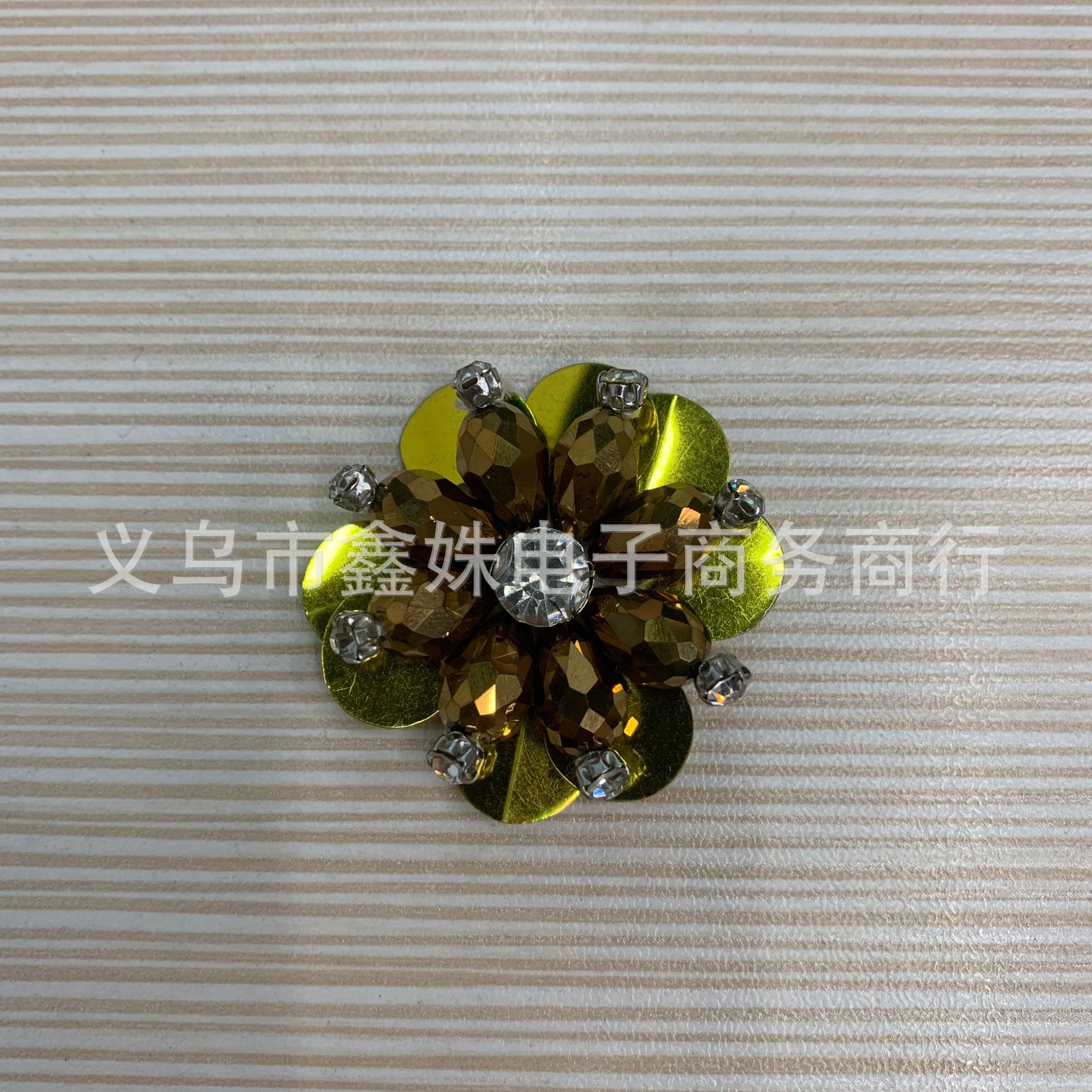 Камелия из гирлянды, гвозди с бусами, аксессуары DIY pic 28