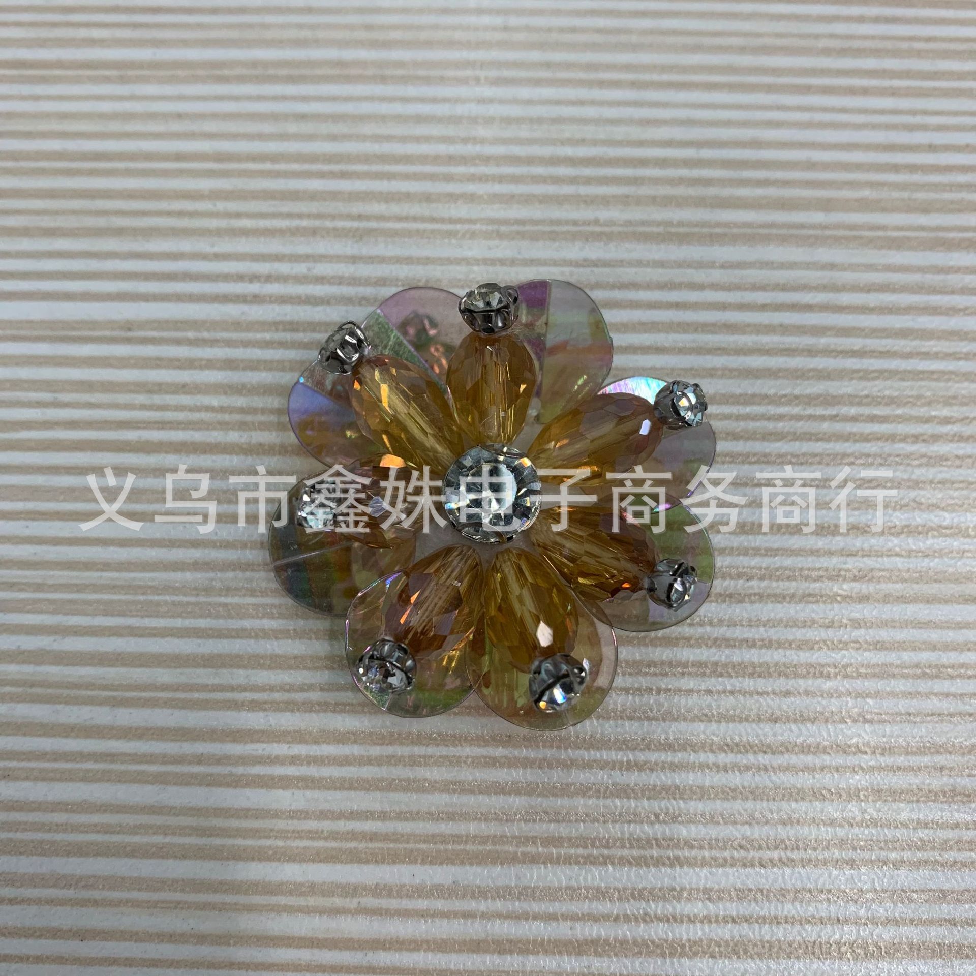 Камелия из гирлянды, гвозди с бусами, аксессуары DIY pic 17