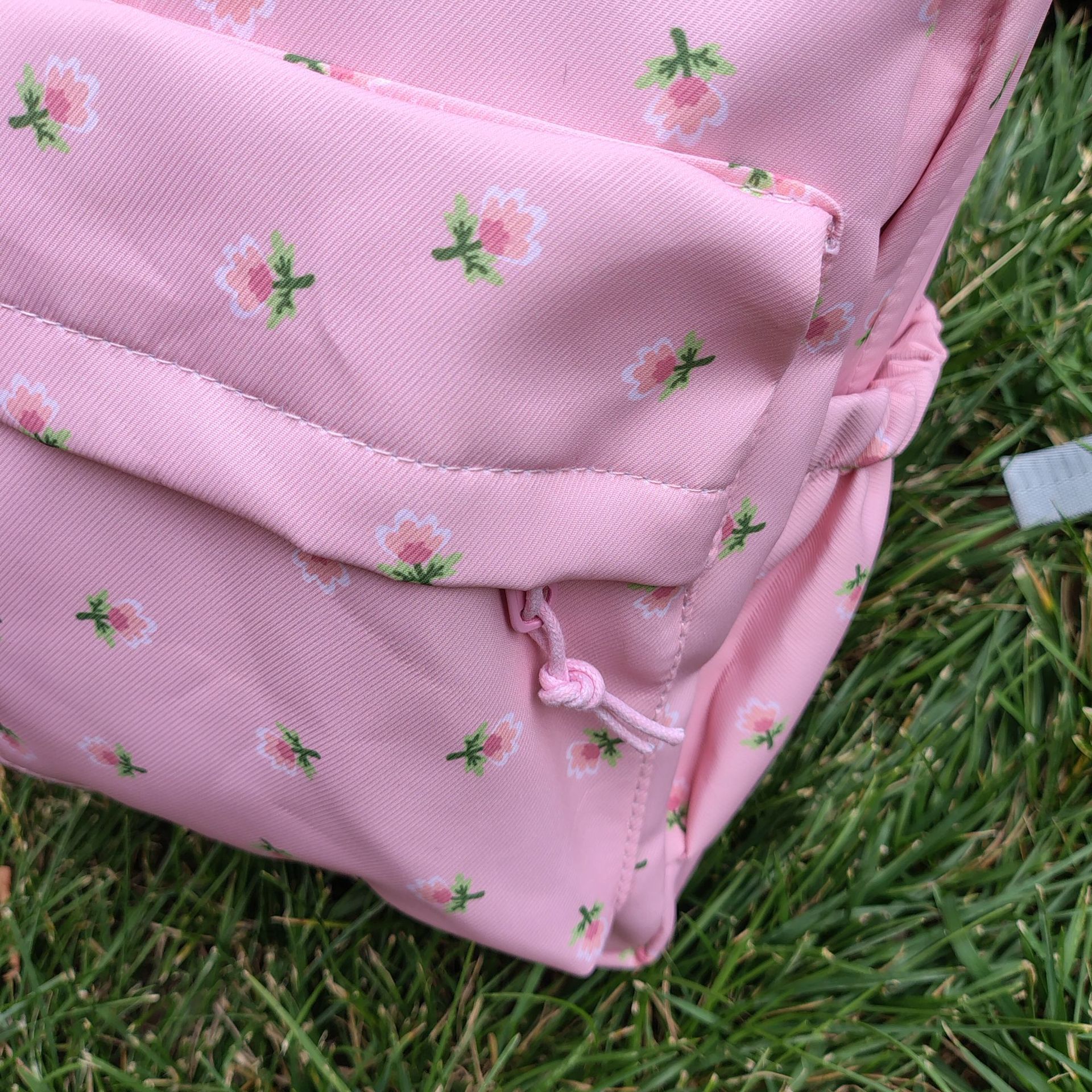 Small 2025 cross-border new style high appearance level artistic and casual primary school schoolbag, commuting and shopping small backpack pic 42
