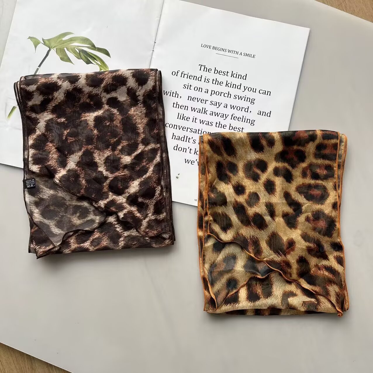 Retro Hong Kong-style leopard print silk scarf, a versatile scarf for women in spring and autumn, a stylish commuting scarf, a gift for mom, and a binding bag decoration pic 9