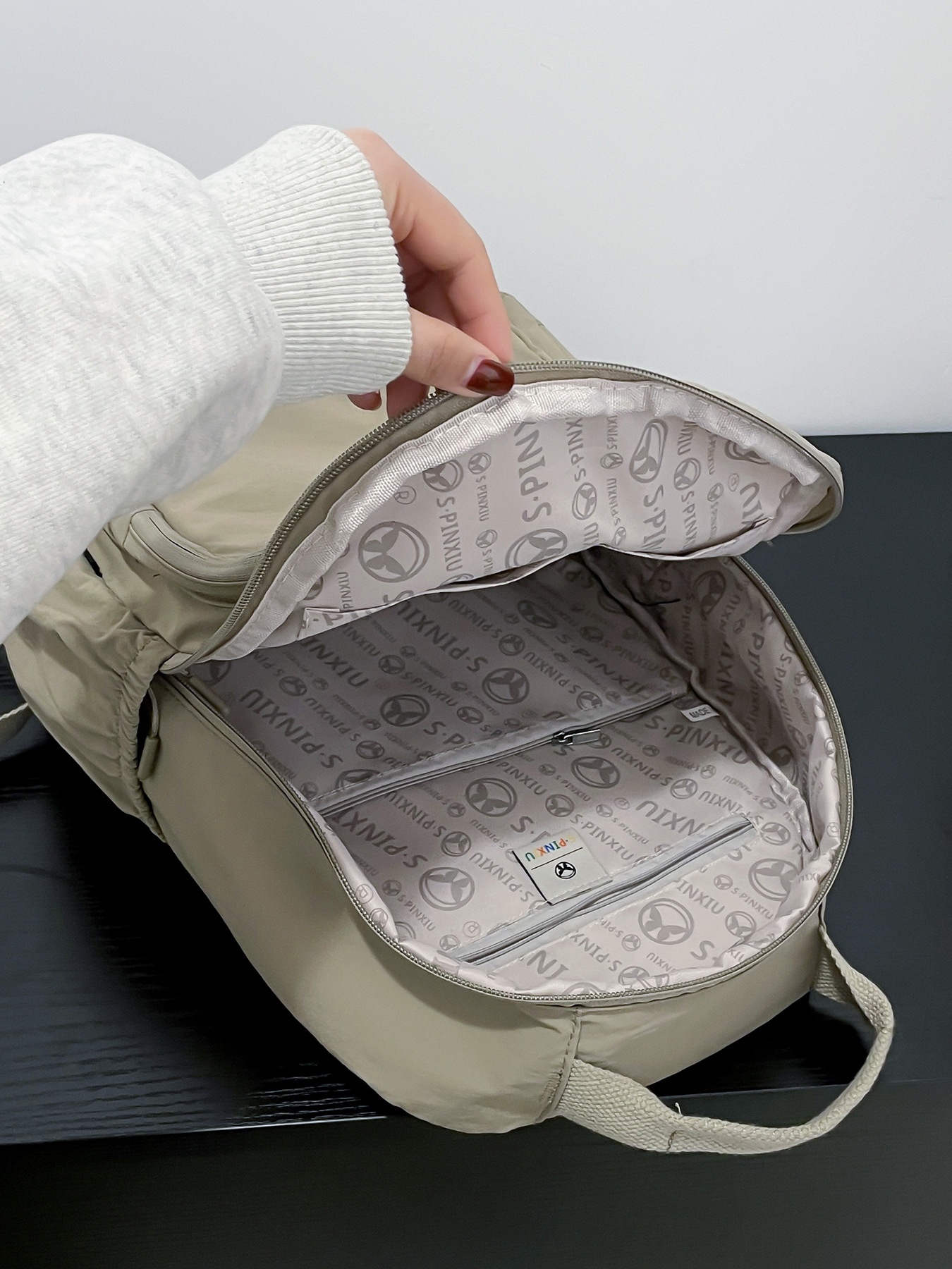 现货外贸跨境大容量轻便多隔层女士休闲百搭防泼水学生双肩包学生详情12