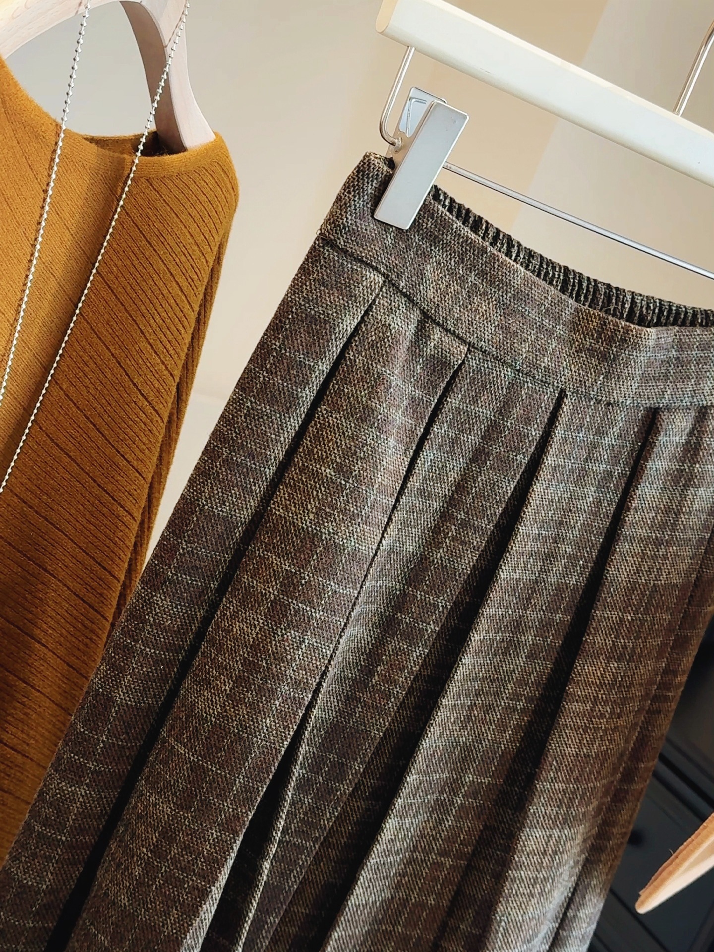 Autumn and winter thickened checkered woolen pleated skirt for women 2025 Korean school style high-waisted A-line casual mid-length skirt pic 5