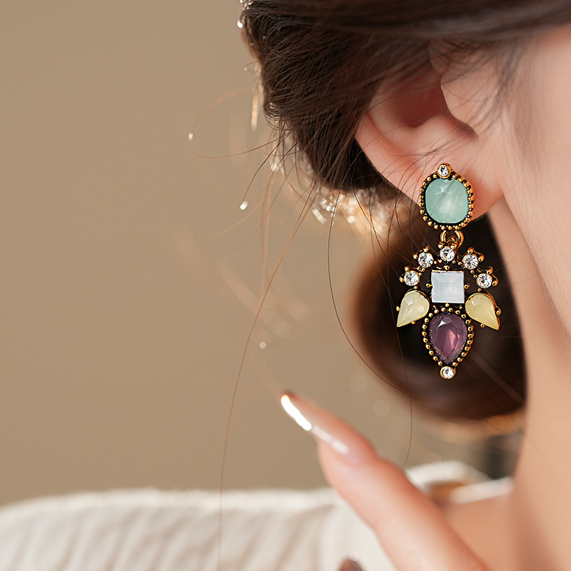 银针欧美夸张树脂镶钻花朵耳钉时尚小众设计感耳环轻奢高级感耳饰详情6