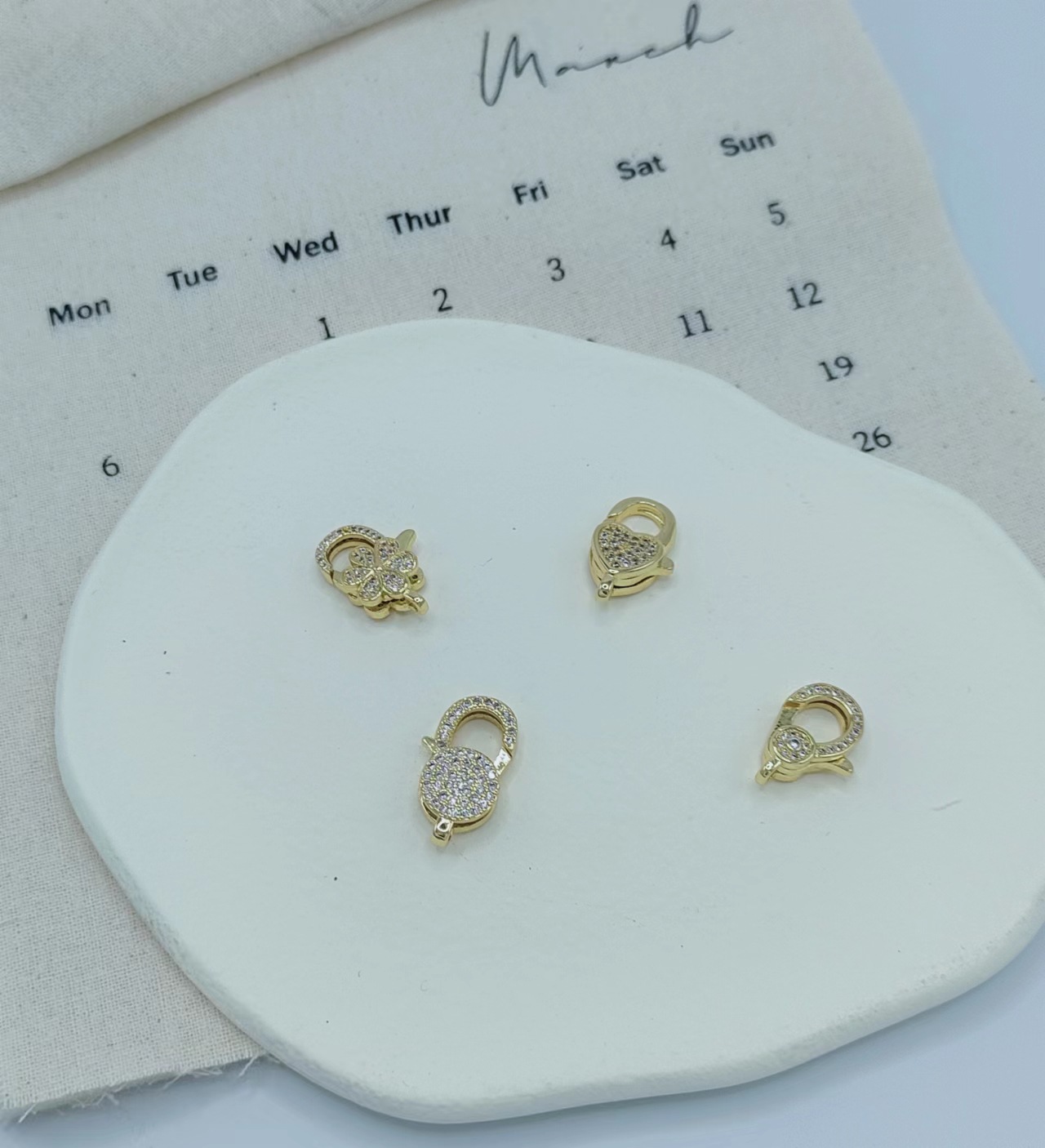 High-quality diamond-encrusted, high-grade brass cast special-shaped lobster pendant, necklace pendant, clothing pendant, 18K color retention pic 35