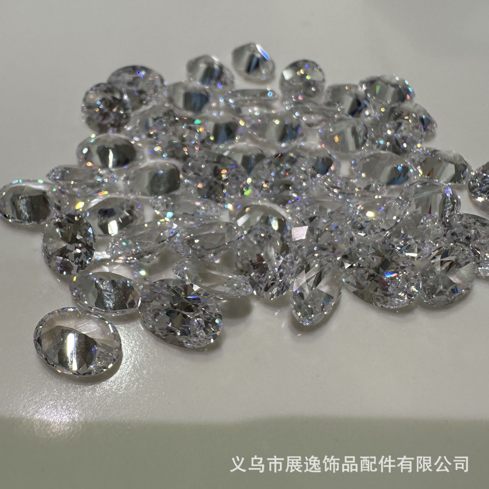 厂家直售椭圆锆石 人工合成彩色蛋形锆石 闪亮度白色彩色水晶锆石详情2