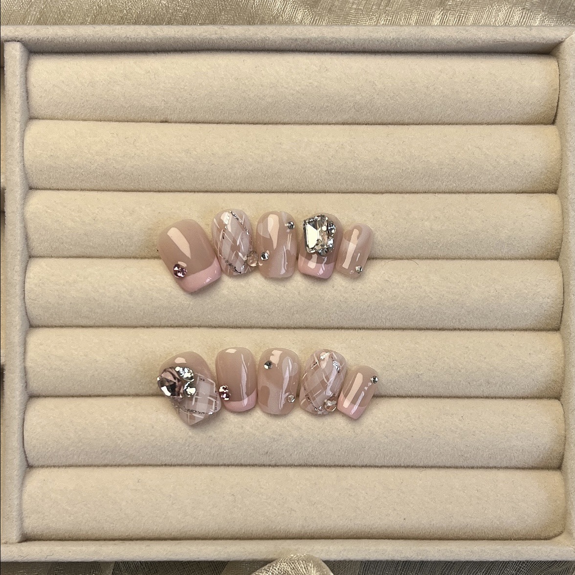 Chen Yansi Nail Art [Original] Super Fair and Elegant short armor with diamond-shaped French sweet heart Handmade Wearable armor pic 4