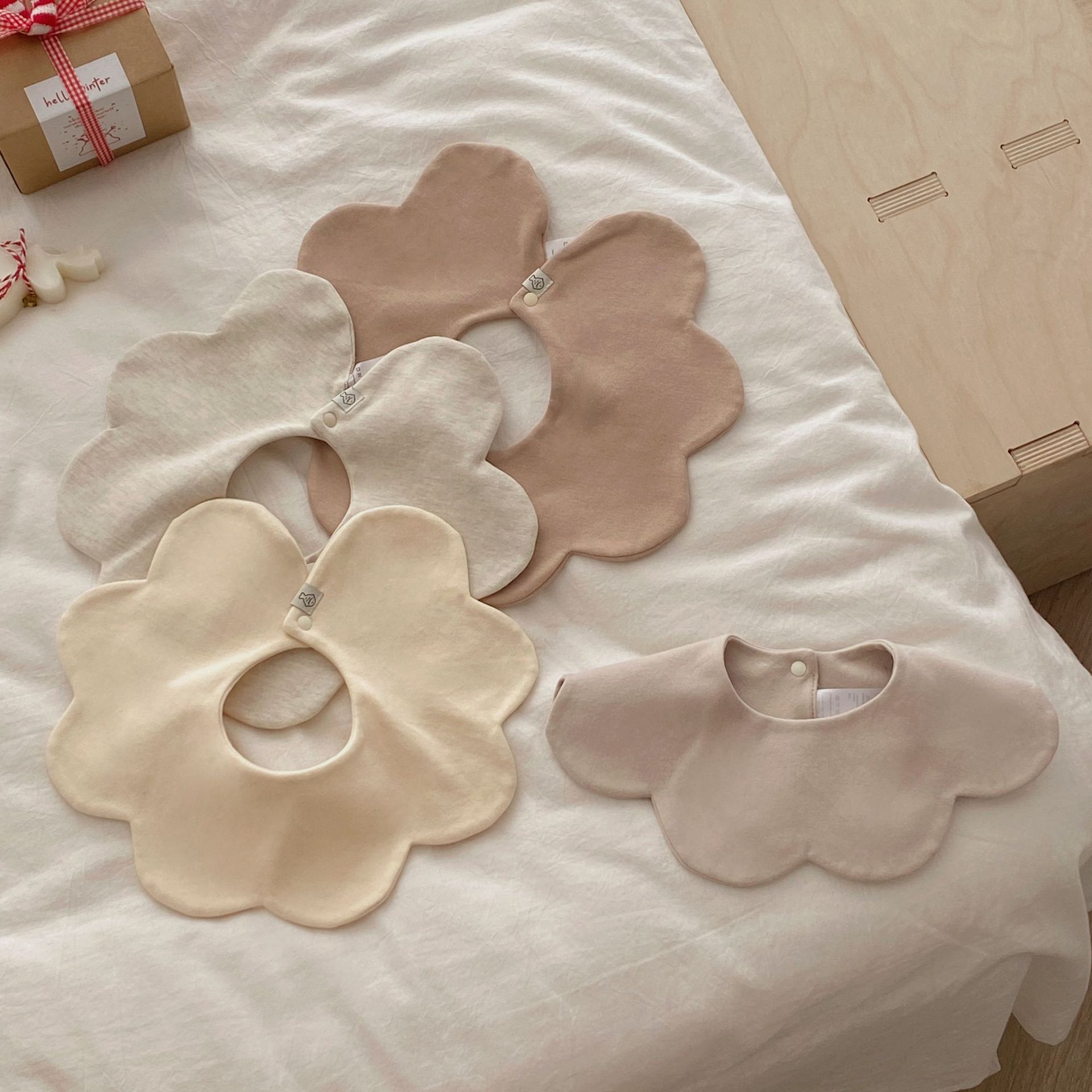 婴儿口水巾宝宝纯棉A类花瓣围兜纯色加厚双面口水巾秋冬1-3岁详情12