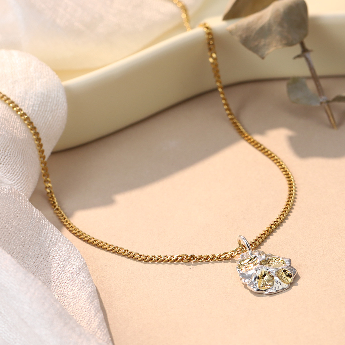 ins niche pleated heart-shaped necklace, simple and irregular pendant, fashionable sweater chain design with hands clasped together, wholesale pic 24