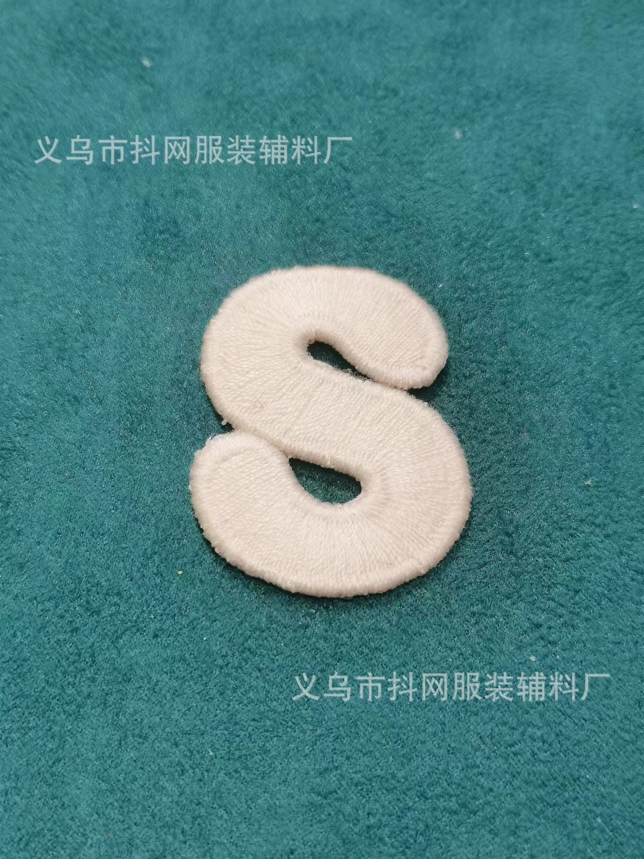 英文字母帽子绣标补贴衣服标志logo高级刺绣布贴可缝大号缝制补丁详情8