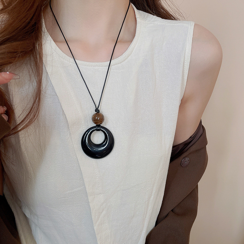 Maillard retro necklace for women, a new and niche Korean-style sweater chain, a fashionable autumn and winter versatile and high-end necklace for wholesale pic 6