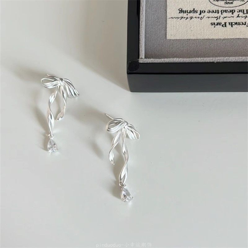 Pure white ribbon bow ~ Matte metal ribbon girlish bow stud earrings and earrings, exquisite and niche Hong Kong style pic 6