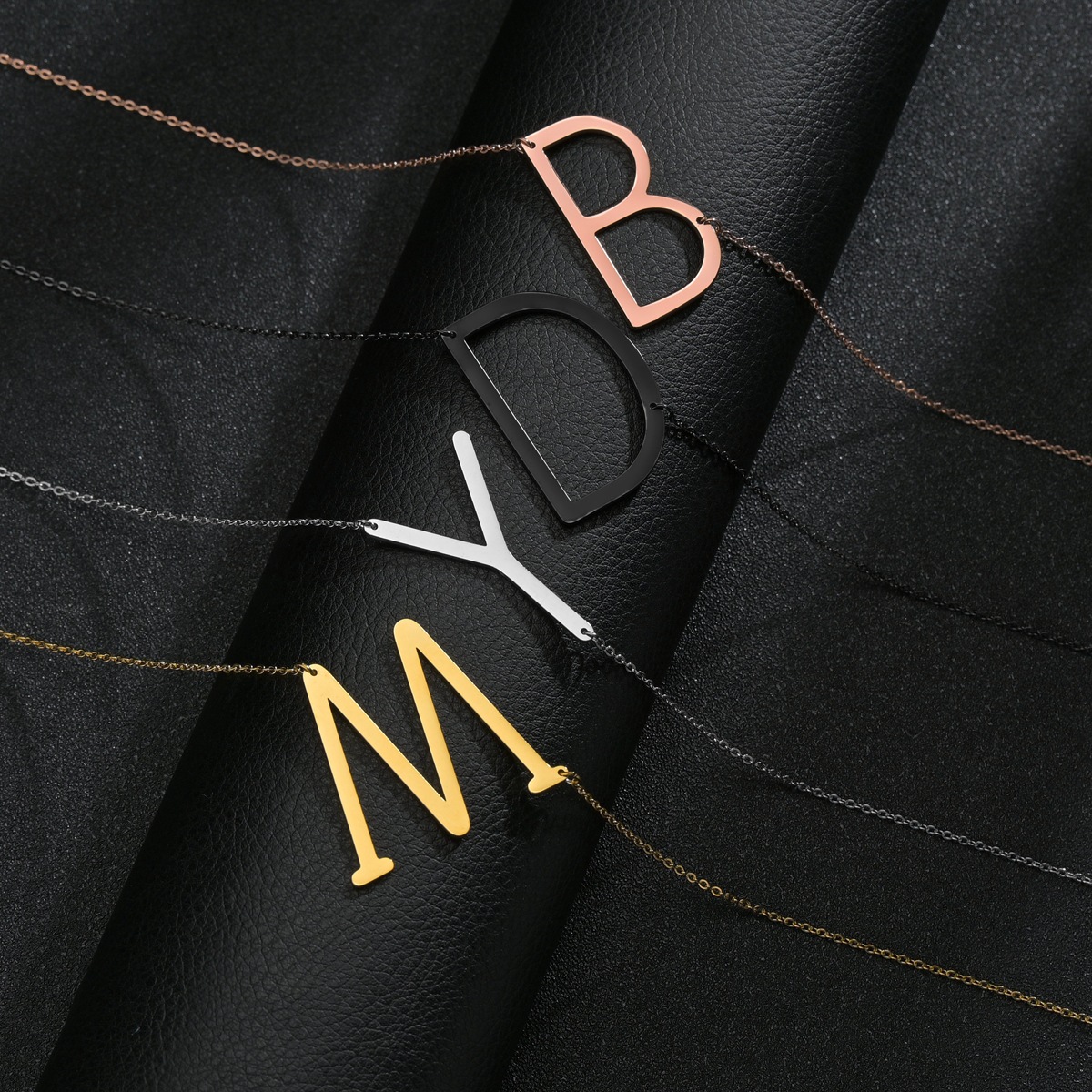 A popular cross-border supply of 26 English large letter necklaces for fashionable couple pendants in Europe and America, with one-piece consignment pic 3