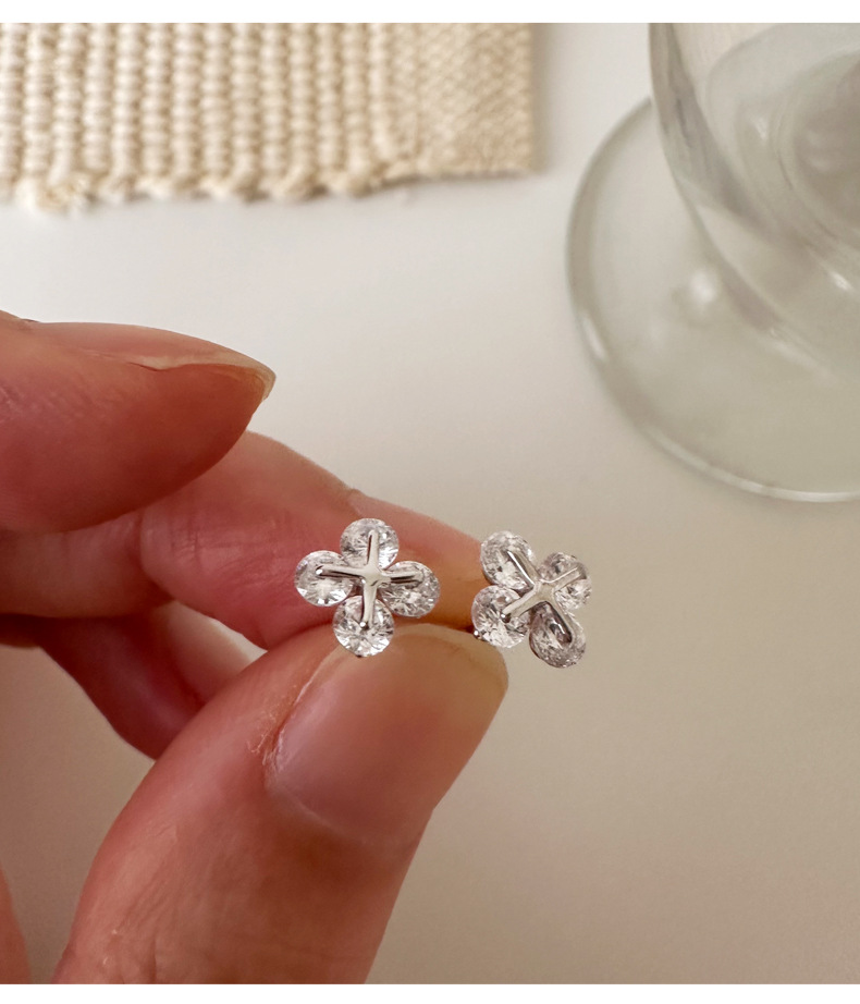 925 sterling silver four-leaf clover Zircon stud earrings for women, simple and niche design, fashionable and individual basic earrings 8937A pic 4