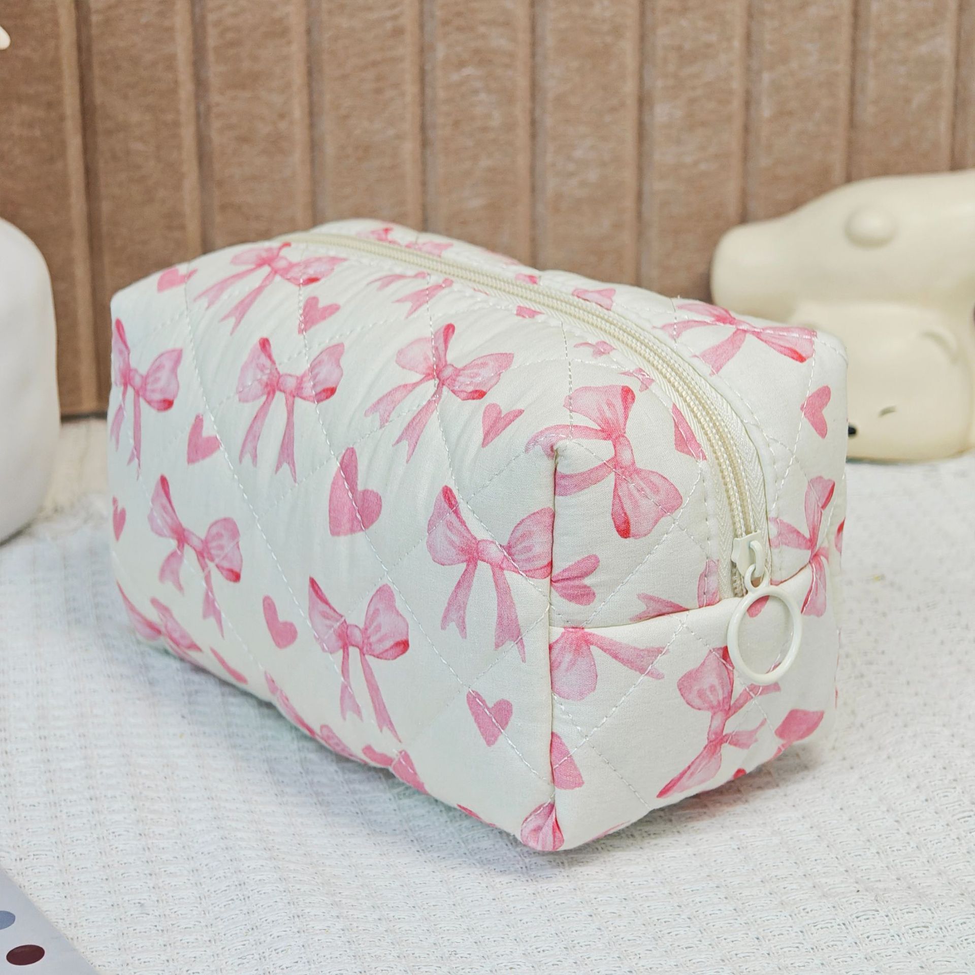 新款手提蝴蝶化妆包大容量绗缝便携收纳袋ins风旅行小物品收纳包详情11