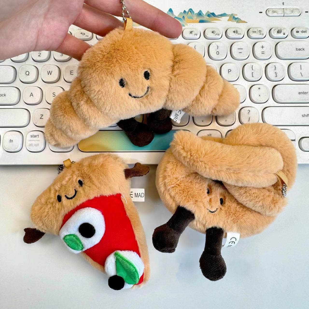 趣味可爱牛角包披萨卷饼面包创意毛绒玩偶公仔背包挂件礼物GJ276详情3