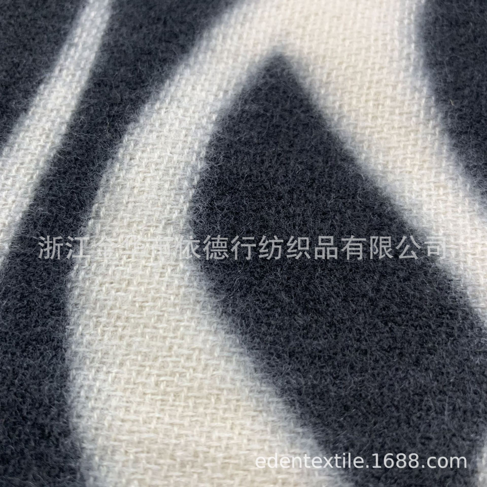 A zebra-patterned short beard scarf is a perfect match for women in autumn and winter. It features a thick, warm and trendy Korean-style faux cashmere scarf in a solid color pic 10