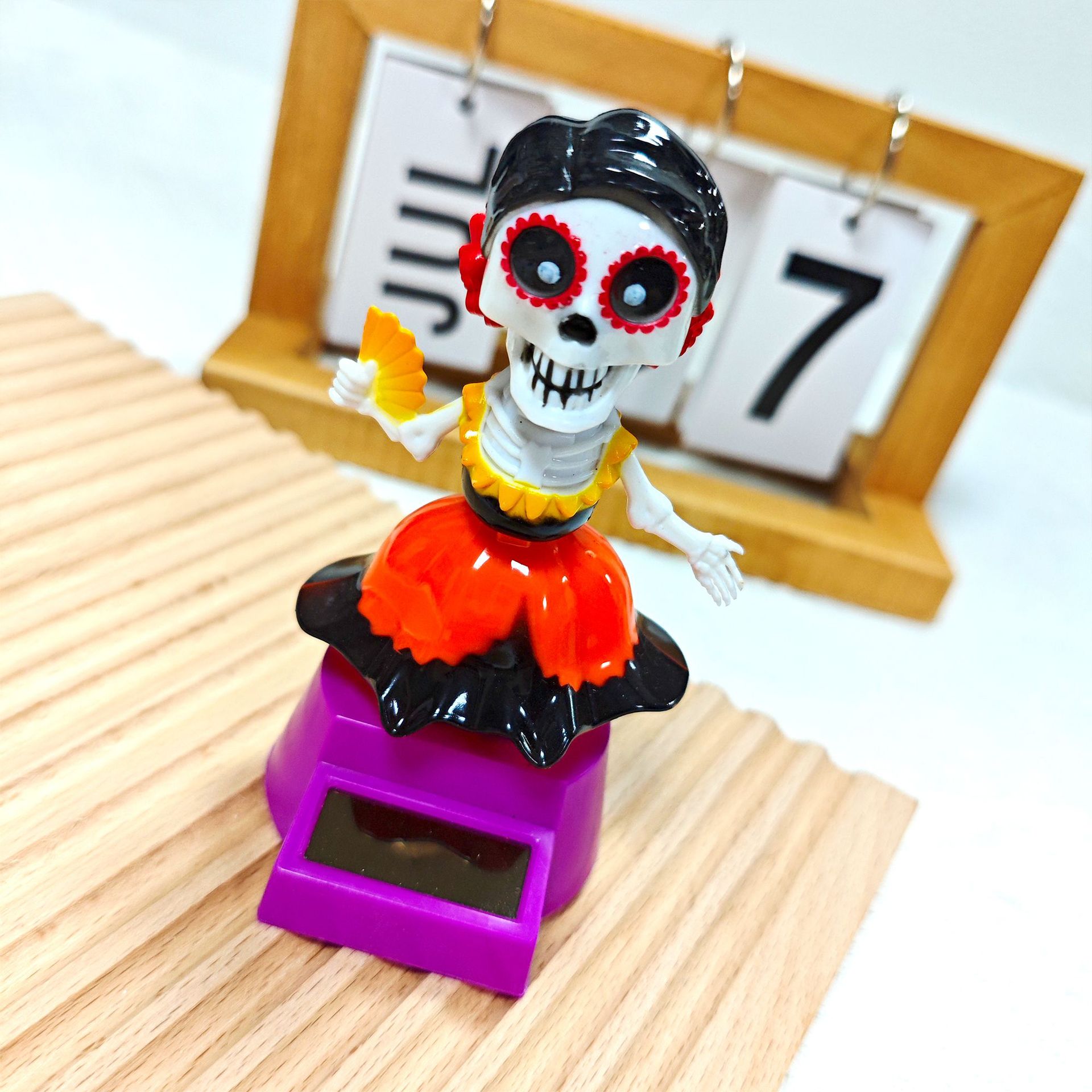 Cross-border best-selling solar-powered Halloween Skeleton Witch Ghost car automatic shaking head car interior ornaments are available for wholesale pic 24