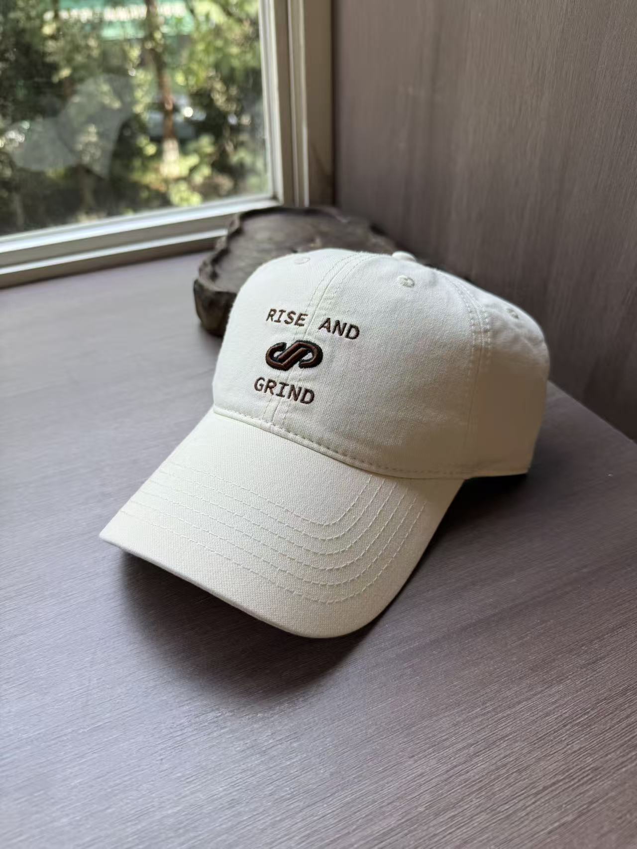 Korean version RISE AND GRIND embroidered baseball cap, versatile for men and women on the street, wide-brimmed sunshade and face-enhancing small baseball cap pic 4