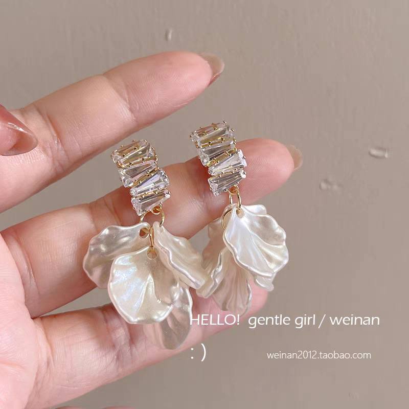 s925 Silver needle design, heart-shaped flower tassel stud earrings, high-end pearl earrings and elegant earrings for women in 2024 pic 4