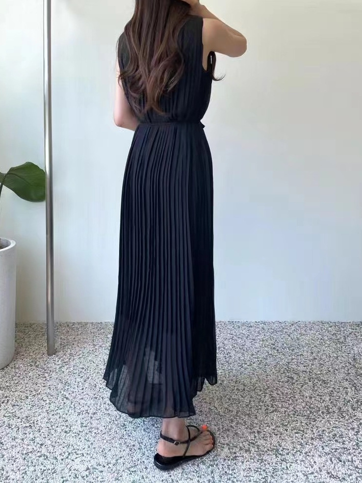 In stock 2026 Japanese Rakuten summer waist-cinching and slimming sleeveless pleated chiffon dress with belt pic 4