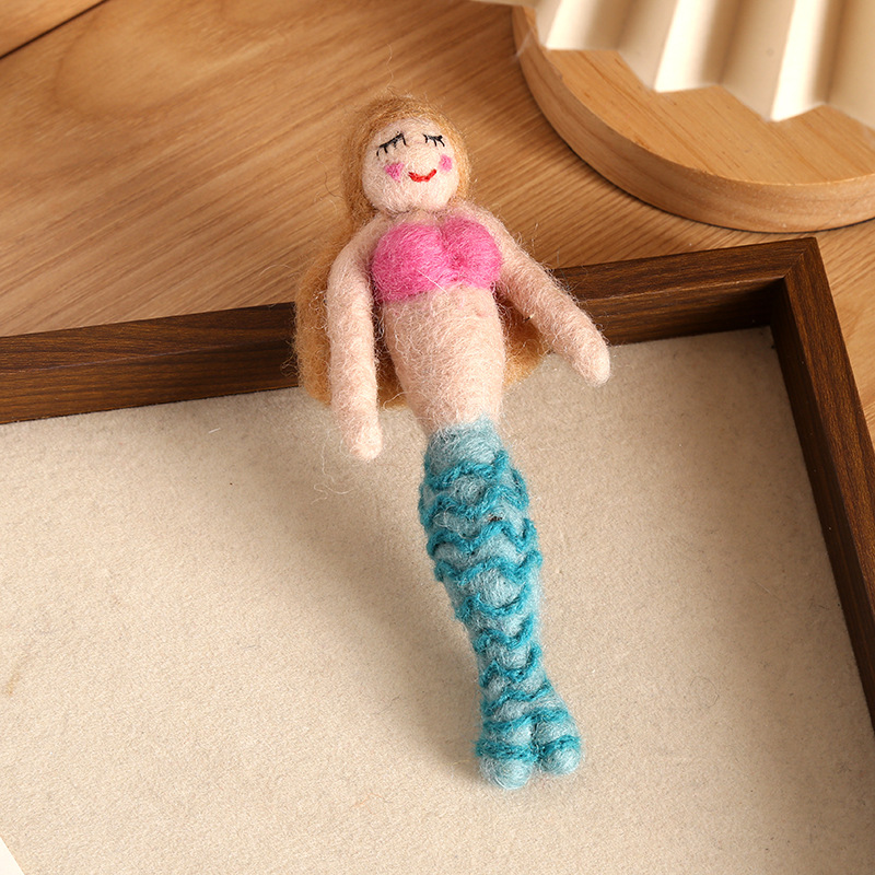手工羊毛毡挂件美人鱼包挂可爱包包挂件毛绒公仔玩偶书包挂饰批发详情8
