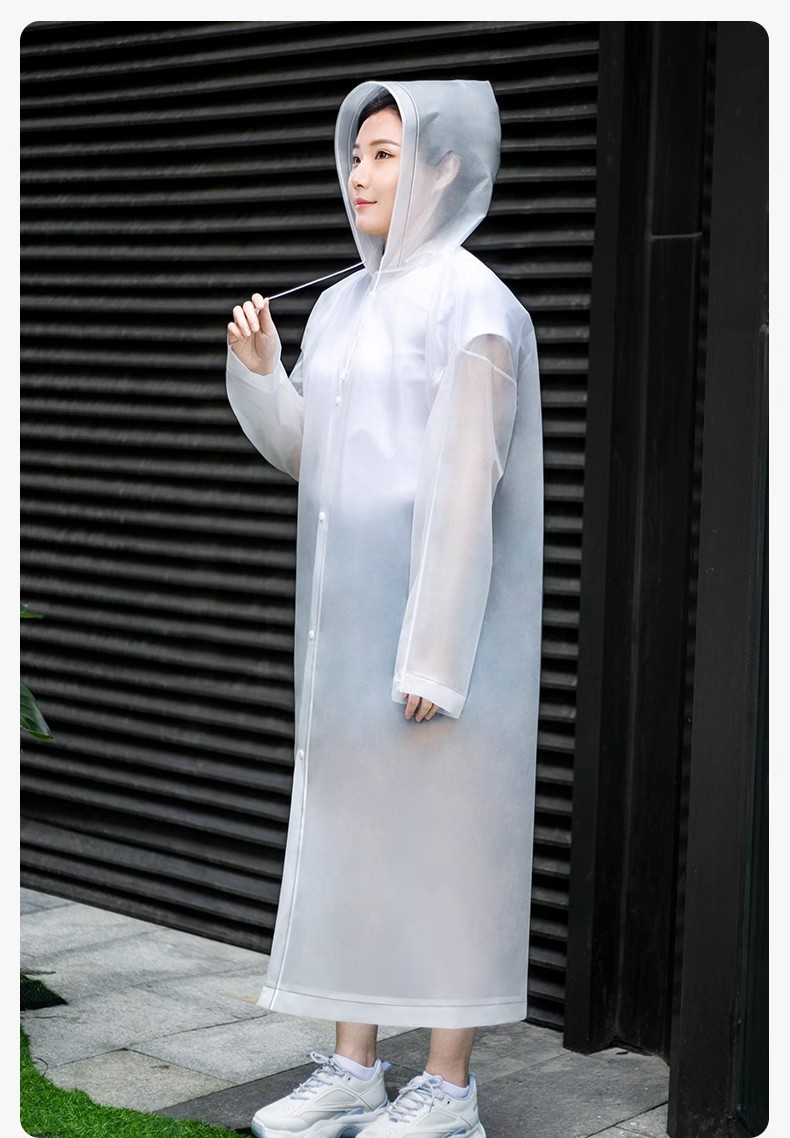 透明雨衣女模特款防风防水时尚穿搭雨衣详情17
