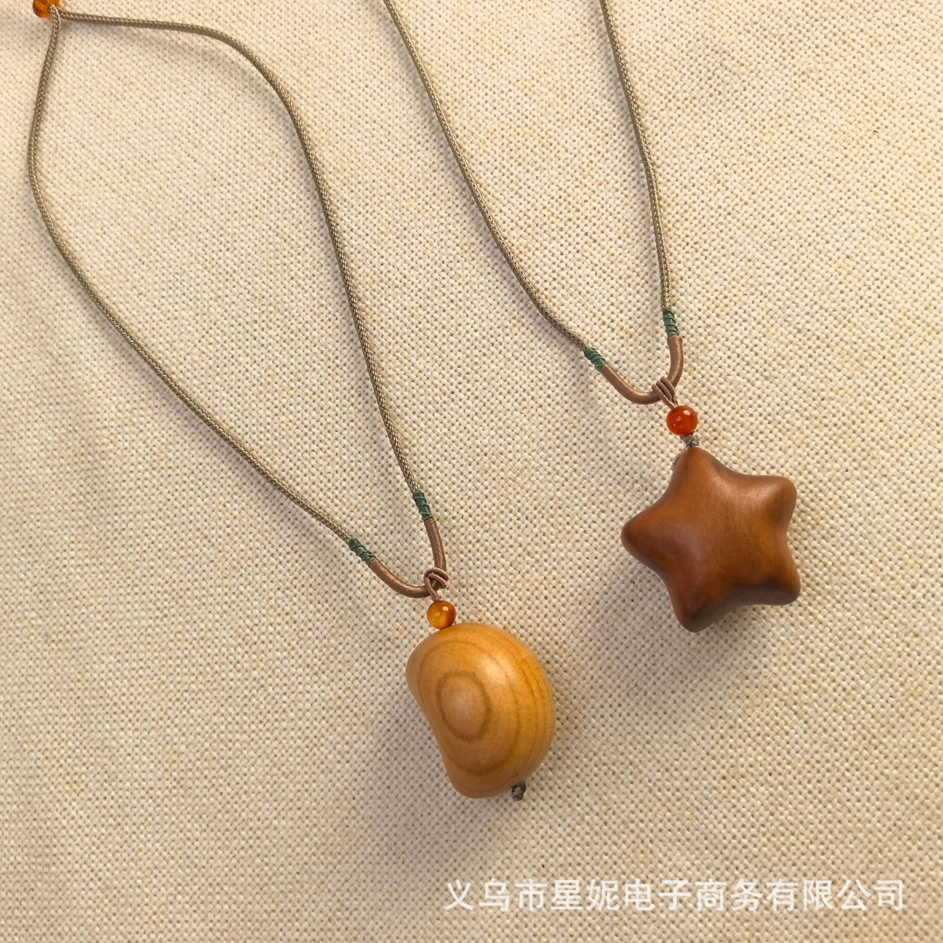 New Chinese-style natural cliff cypress moon pendant necklace for women, retro ethnic style, Zen design, star collarbone chain accessory pic 3