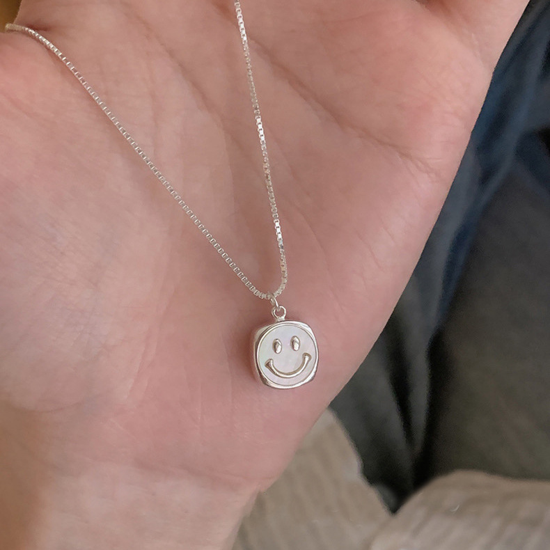 Square smiling face necklace S925 sterling silver collarbone chain for women, simple, light luxury, versatile for commuting, cute, small and fashionable jewelry pic 4