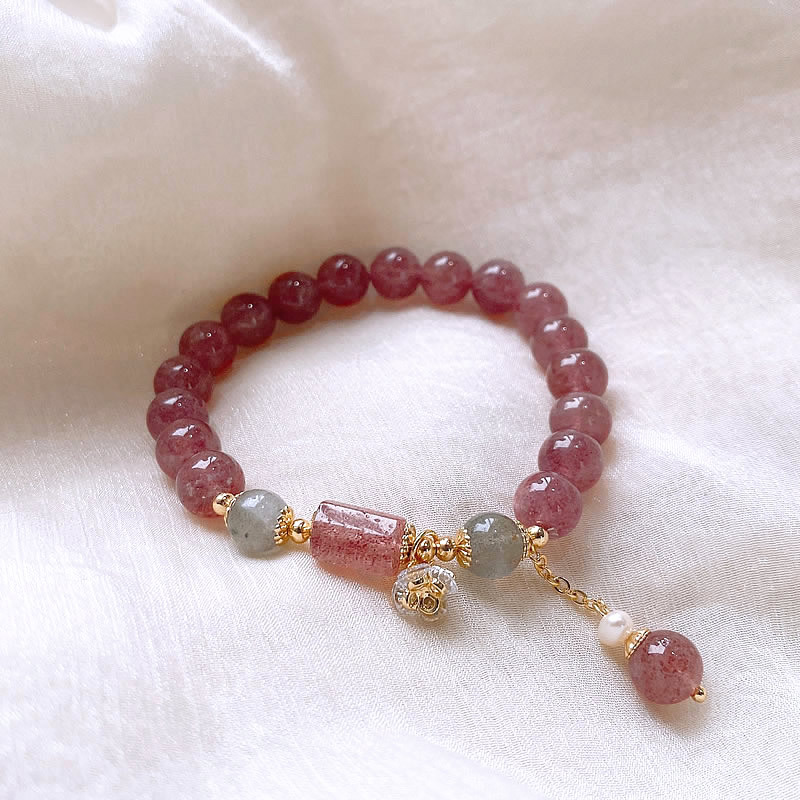 Cute pink strawberry crystal beaded bracelet, light luxury and niche design, high-end flower pendant bracelet wholesale pic 9